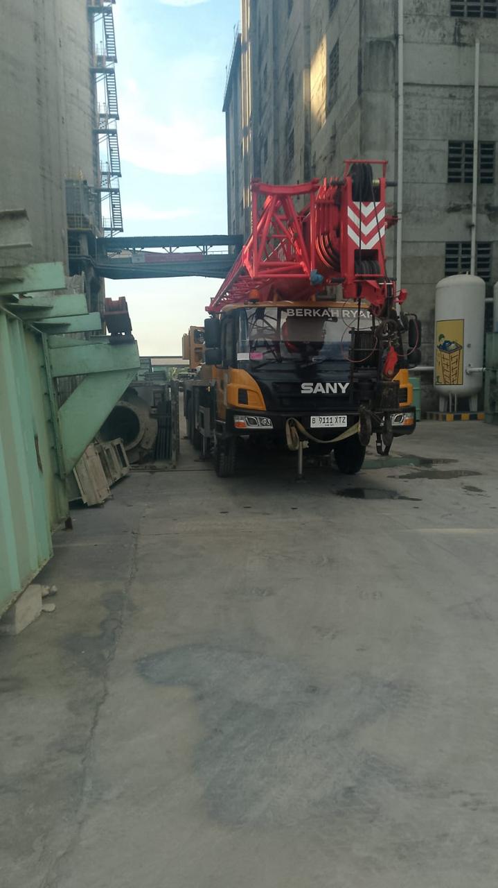 mobile crane