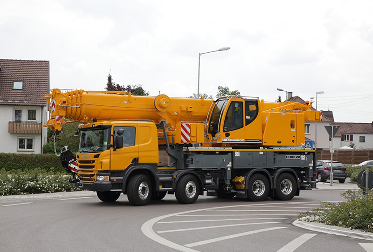 mobile crane